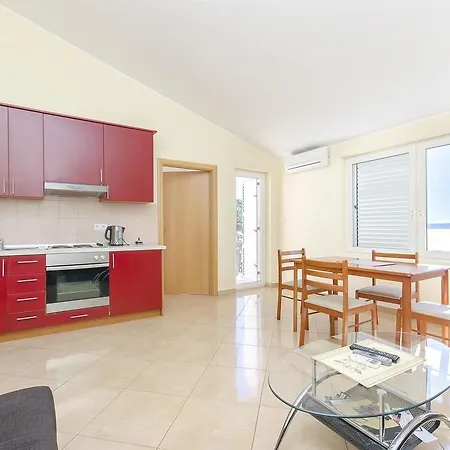 Seaview Apartment *